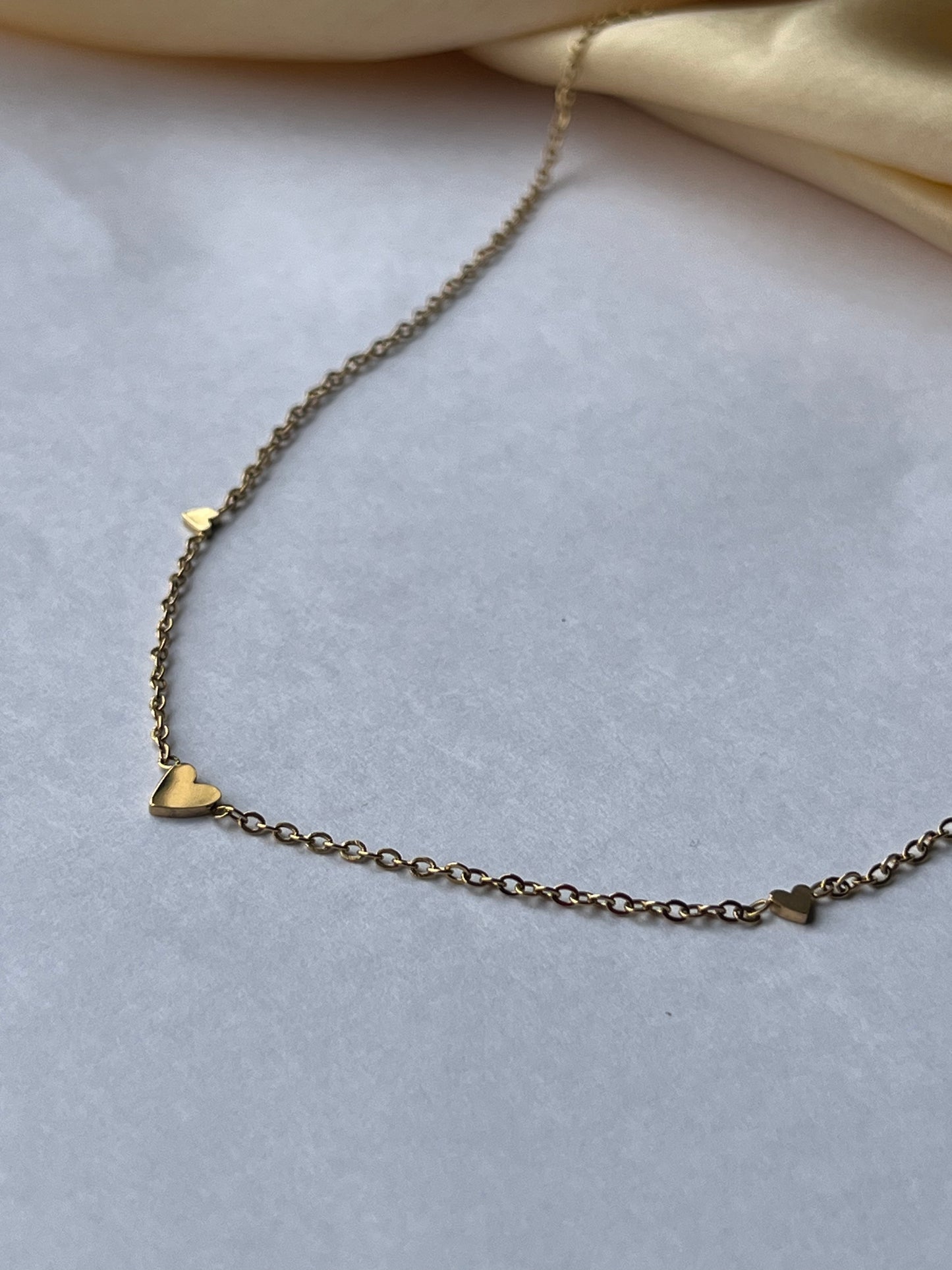 Minimal Hearts Trio Necklace