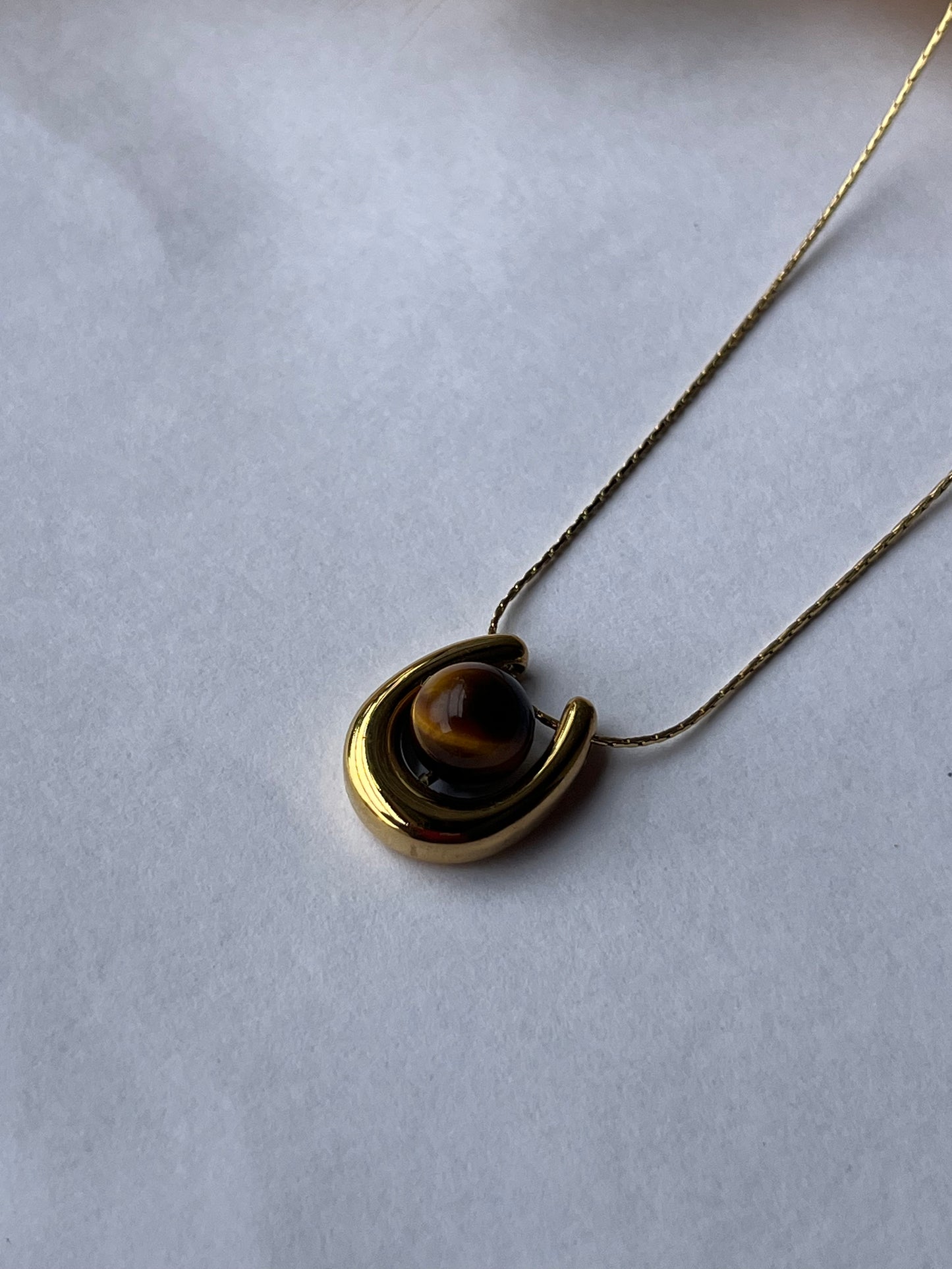 Tiger Eye Horse Shoe Necklace