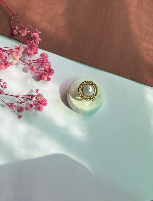 Bold Pearl Golden Ring