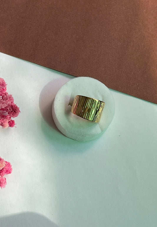 Bark of Elegance Gold Ring
