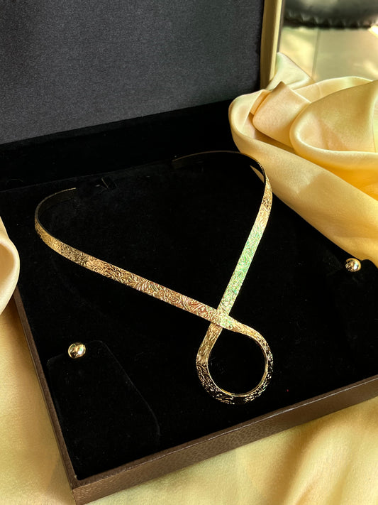 Twisted Crown Metal Necklace With Earrings