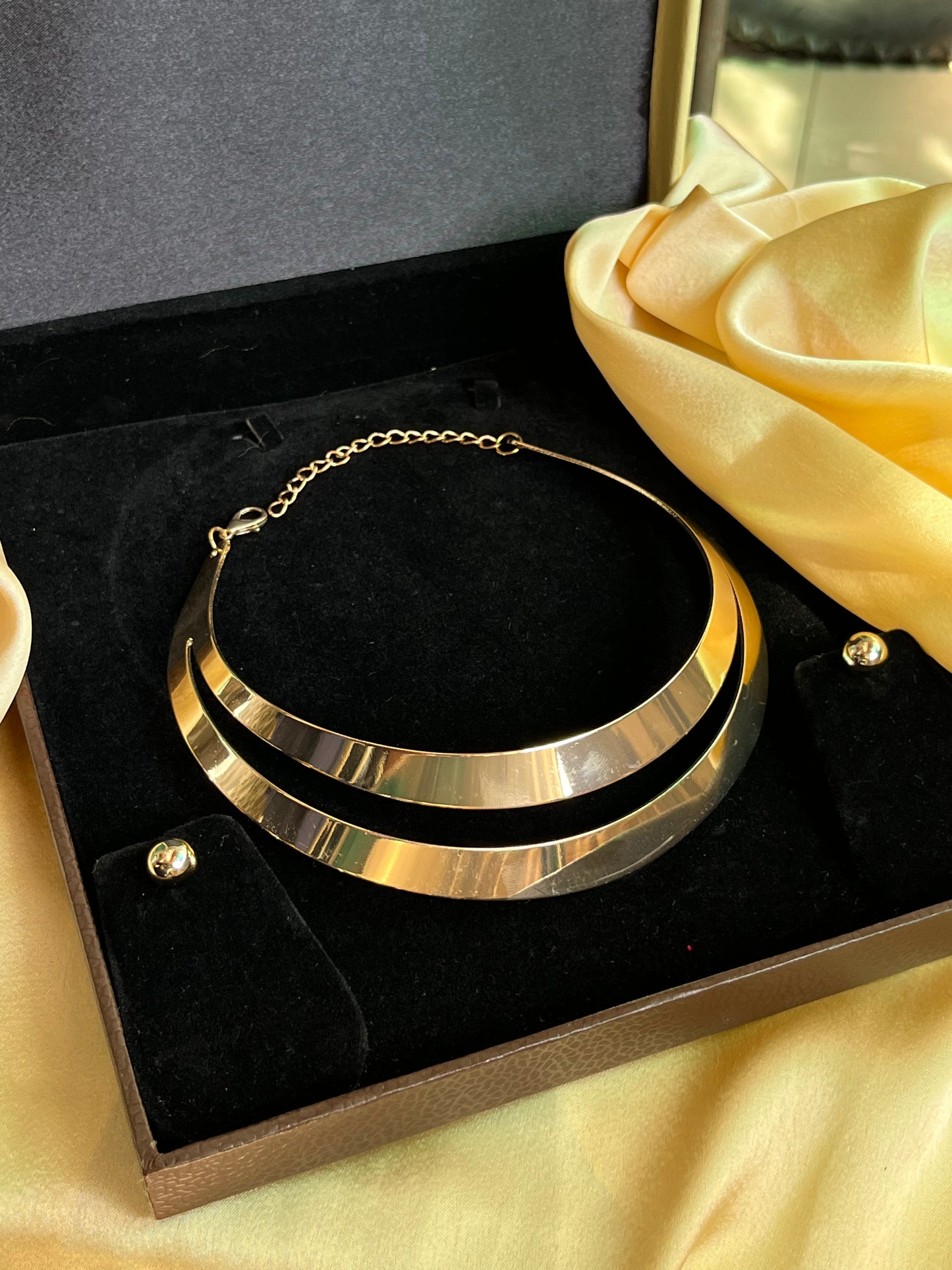 Plated Step Metal Necklace With Earrings