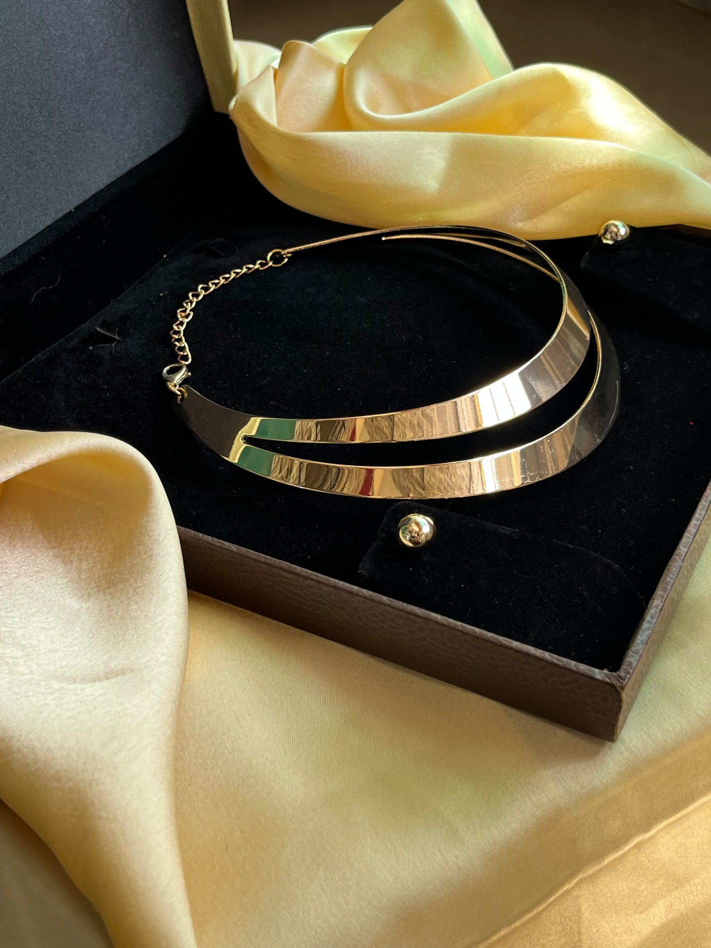 Plated Step Metal Necklace With Earrings