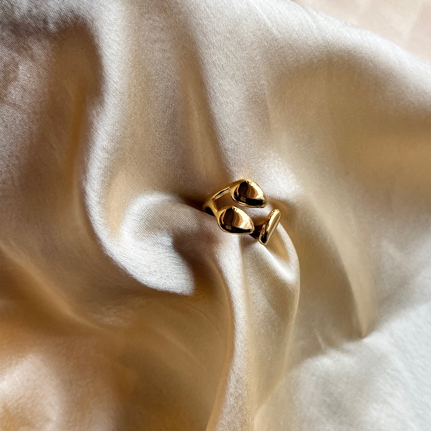 Finger Edge Claw Statement Ring