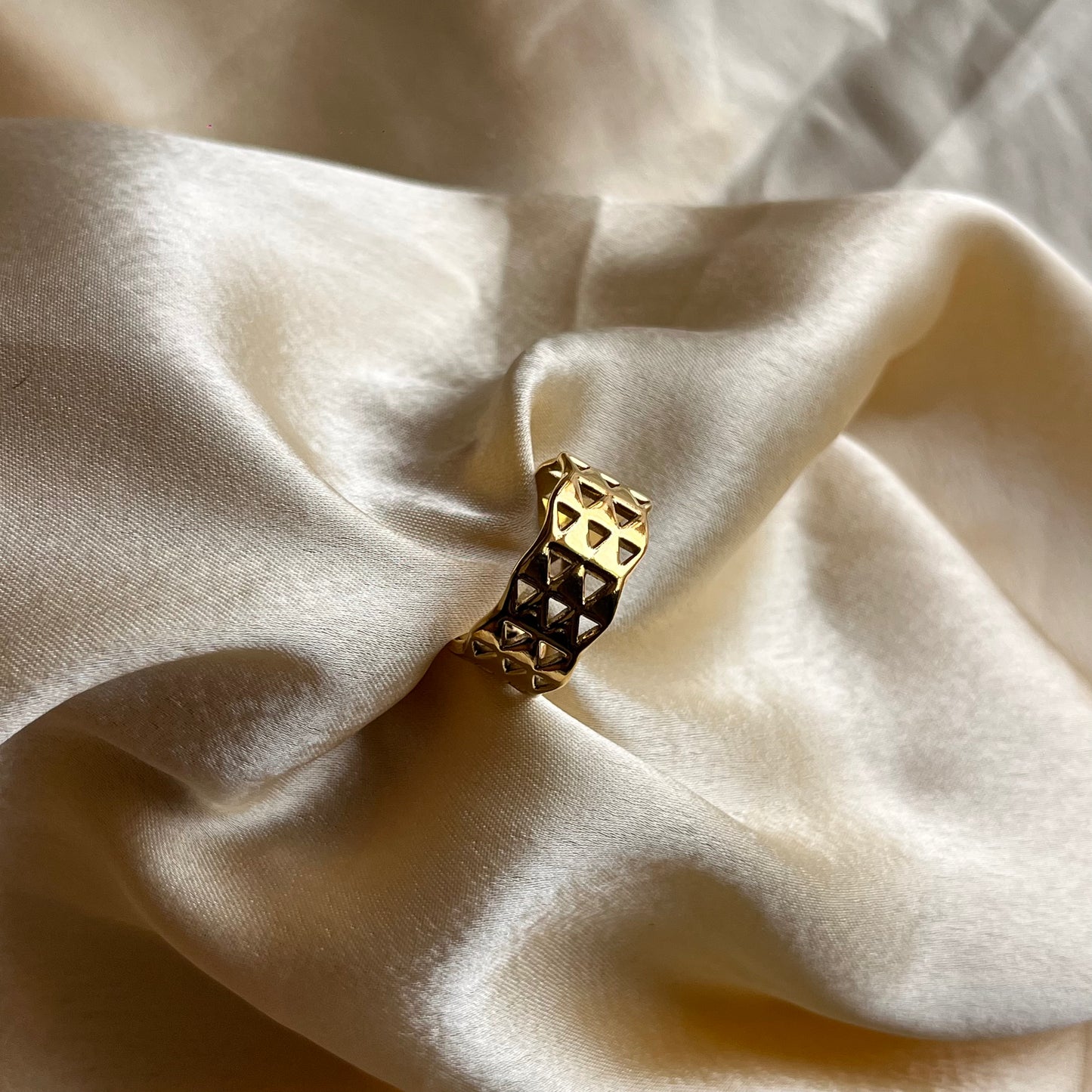 Trivexa Cutwork Band