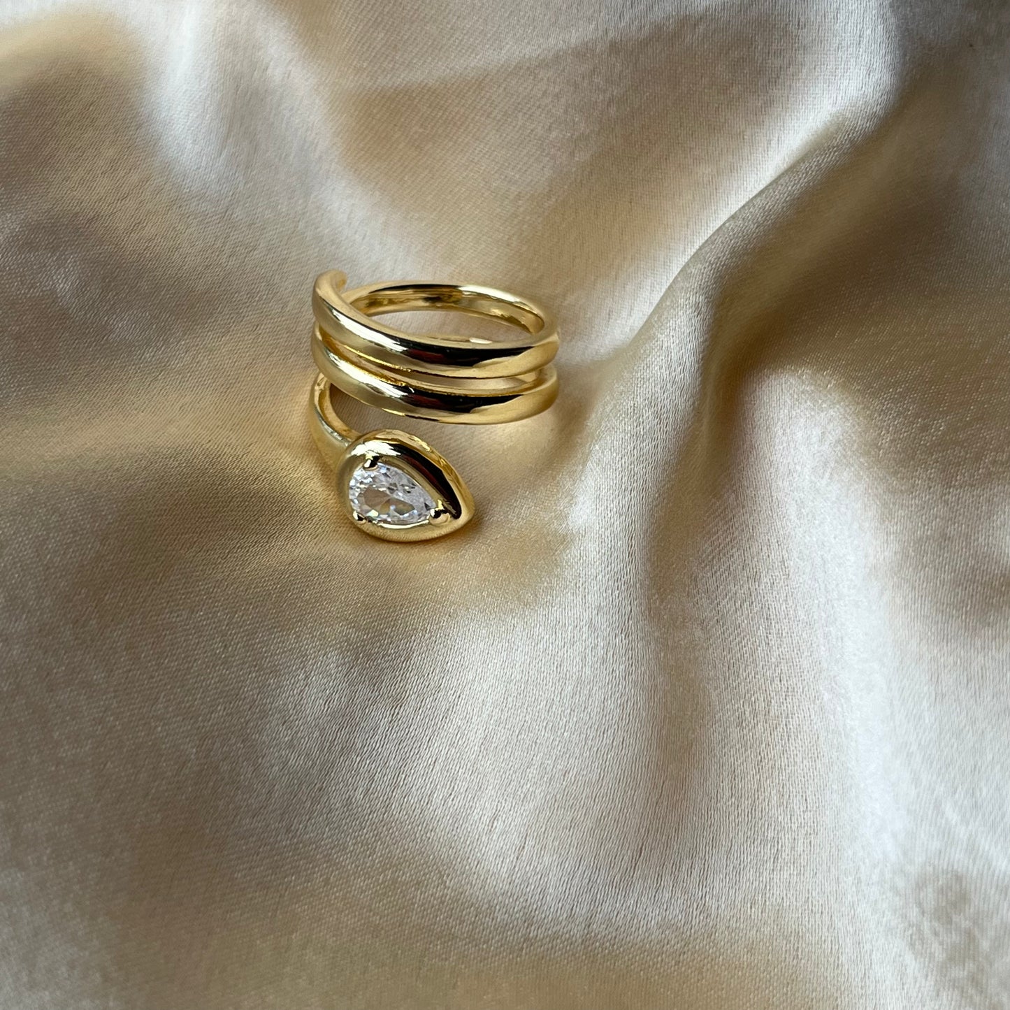 Drop Swirl Gold Ring