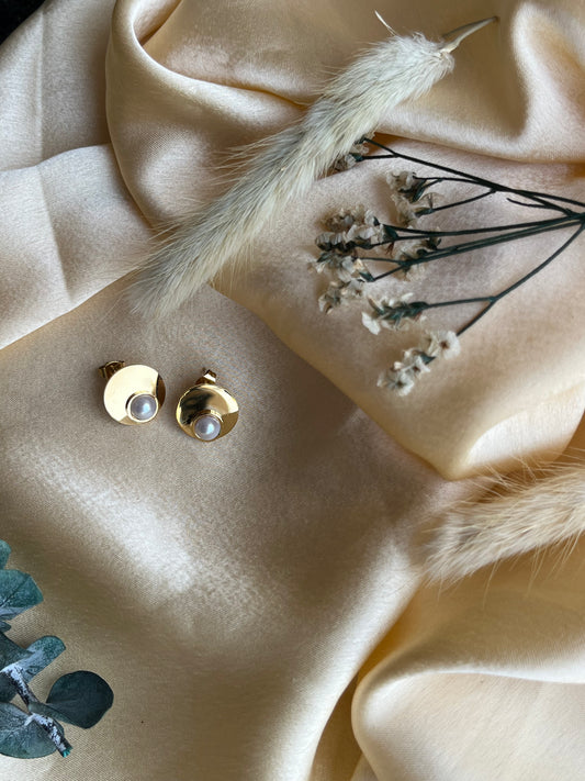 Minimal Coin Pearl Earrings