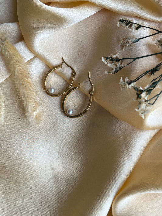 Minimal Pearl Earrings