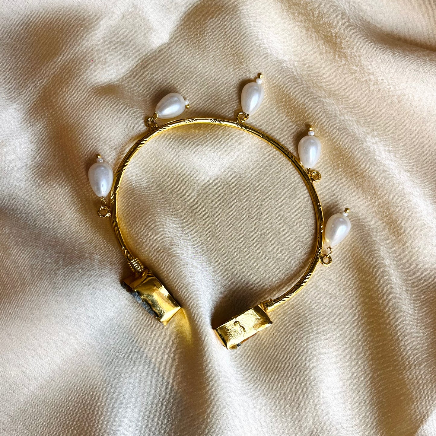 Stone & Pearl Dangle Bangle