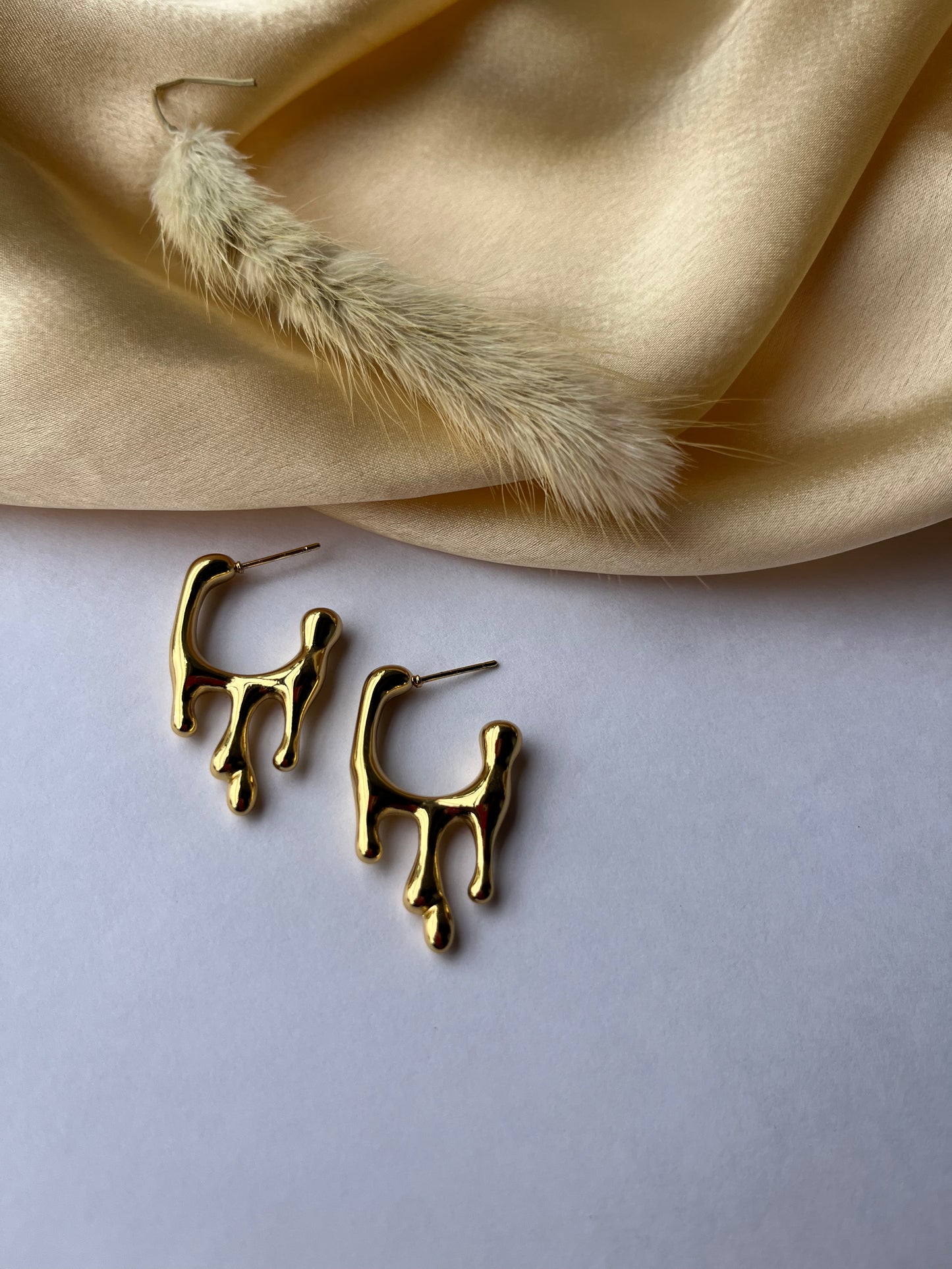 Fluidy Gold Hoops