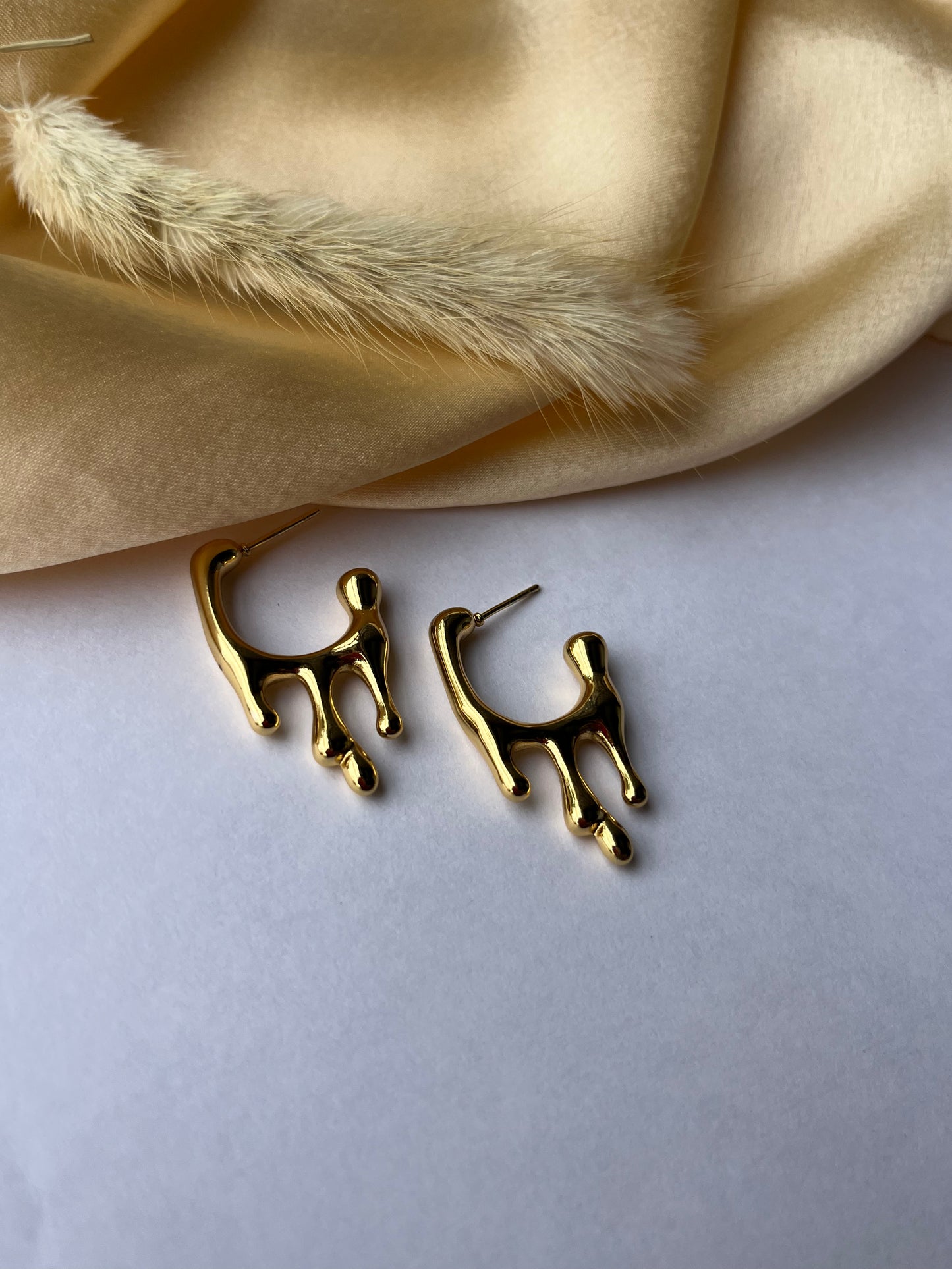 Fluidy Gold Hoops