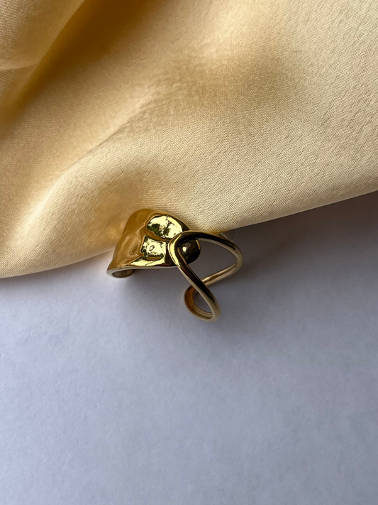 Leaf Loop Gold Ring