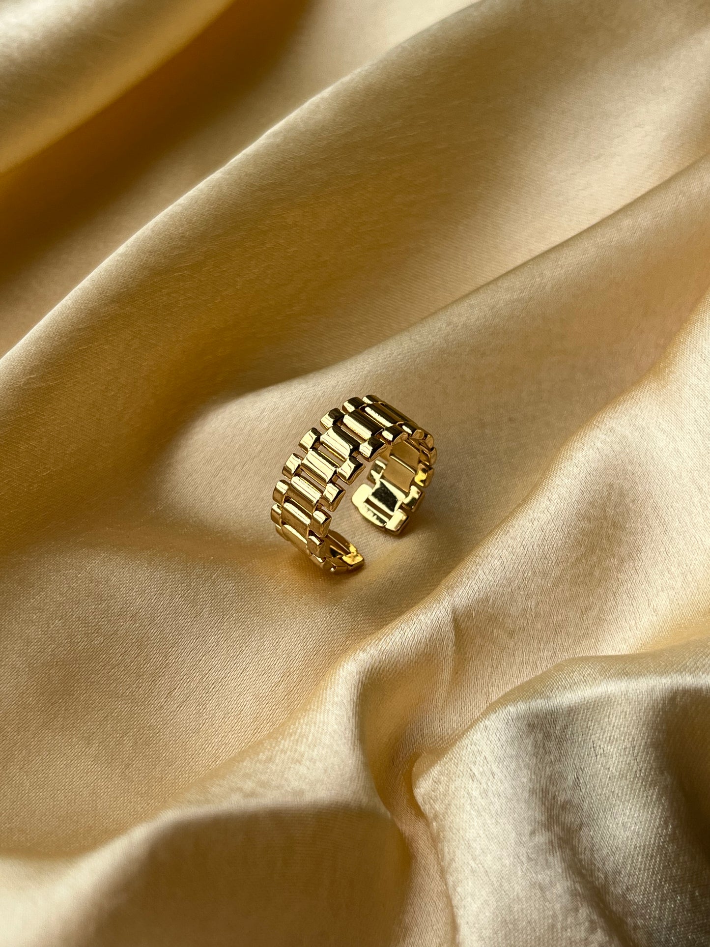 Chain Belt Gold Ring
