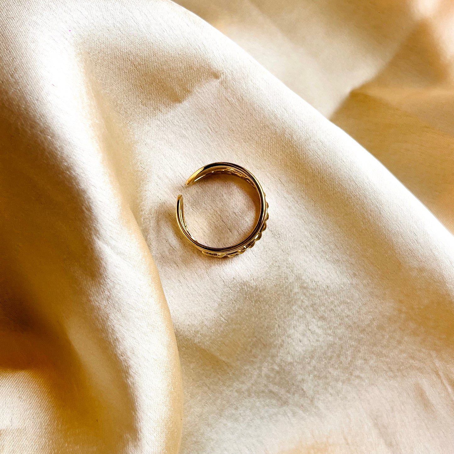 Elara Link Band Ring