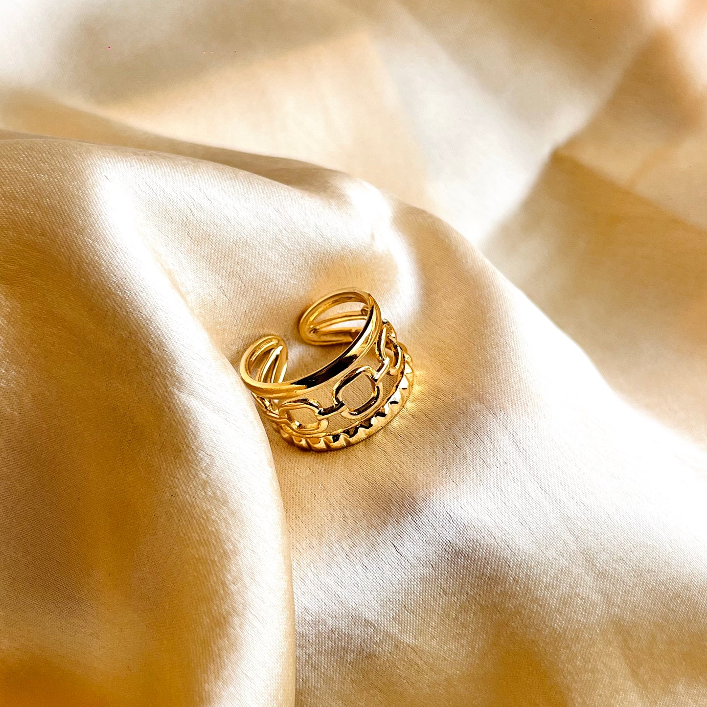 Elara Link Band Ring