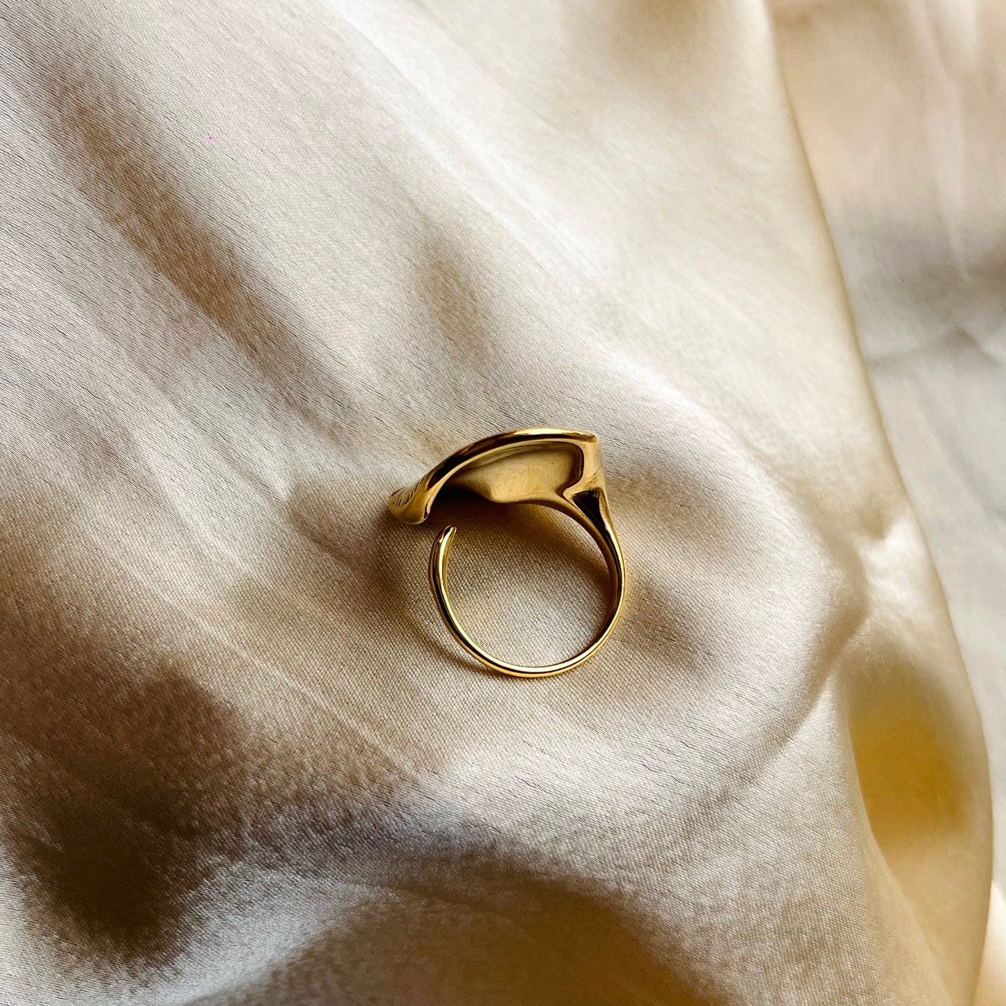 Peace Lily Statement Ring