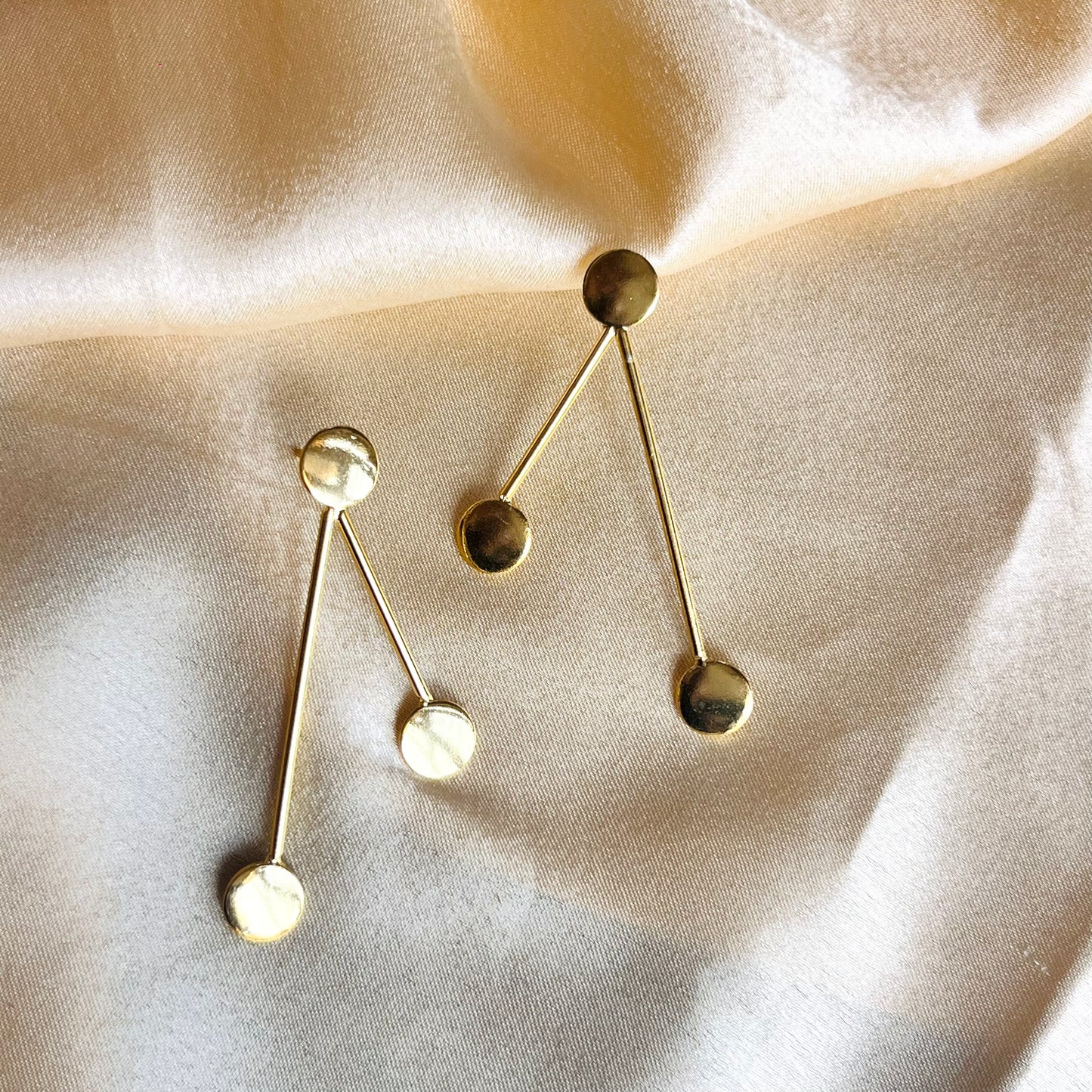 Twin Line Circle Earrings